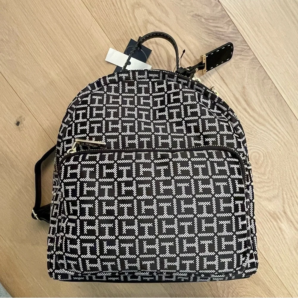 Backpack - Picture 2 of 6